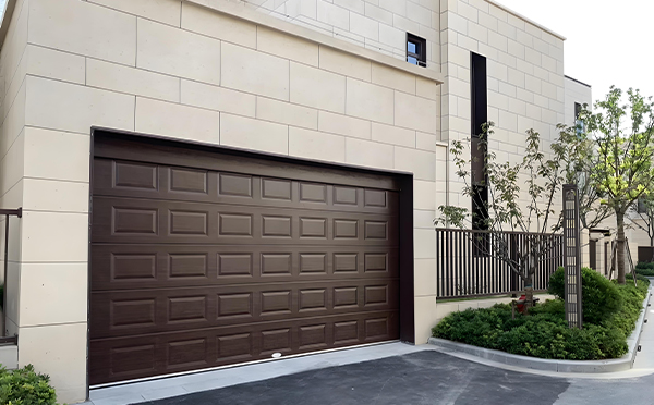 青湖路街道车库门