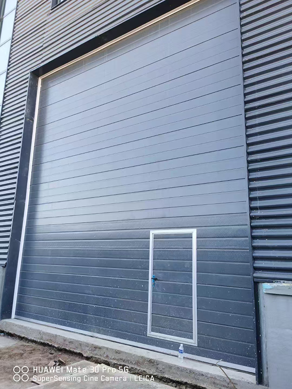 青湖路街道车库门