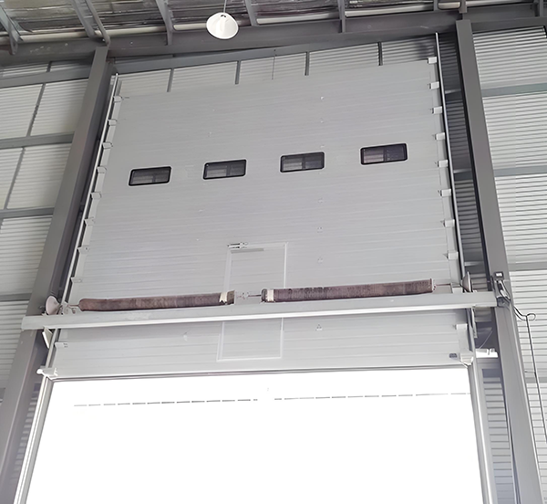 青湖路街道工业滑升门