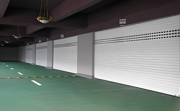 青湖路街道车库门