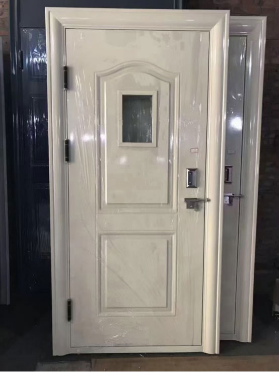 青湖路街道学校教室门