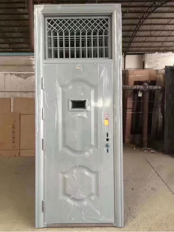 青湖路街道学校教室门