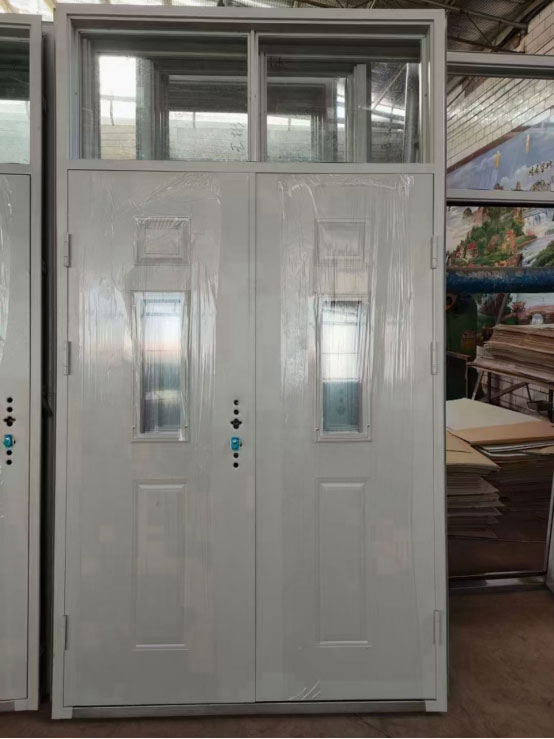 青湖路街道学校教室门