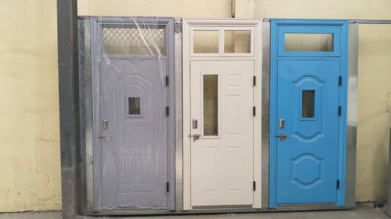 青湖路街道学校教室门