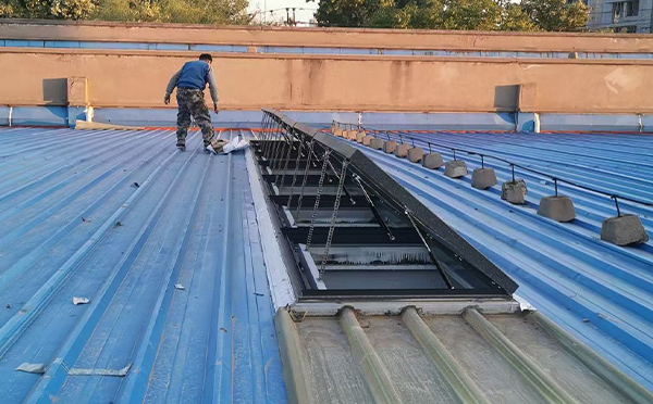 某区域性物流仓储中心青湖路街道排烟窗系统安装项目