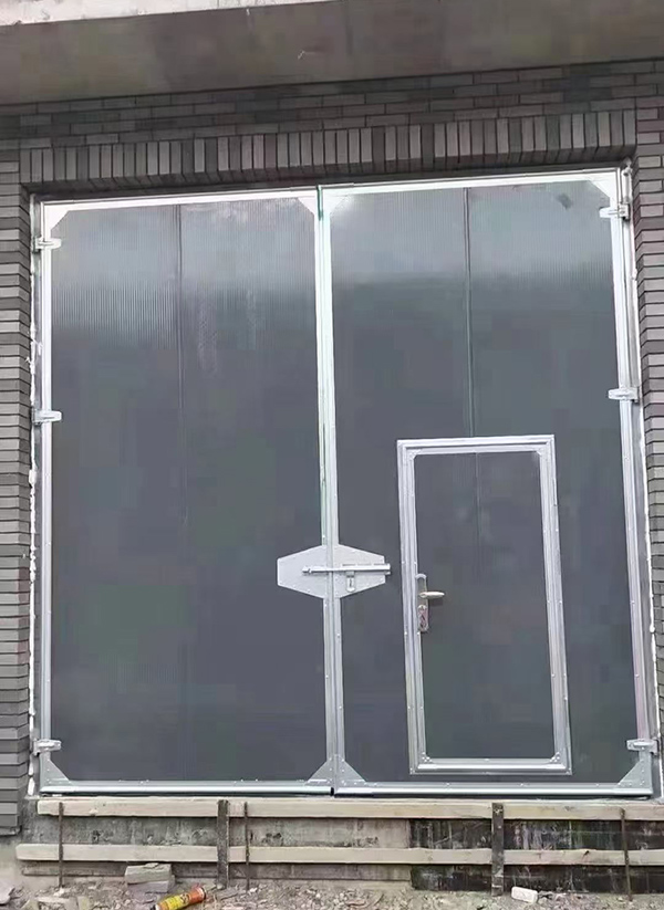 青湖路街道工业平开门在大型设备制造车间的应用实例